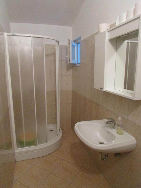 Apartmani I Sobe Grga Starigrad Paklenica Oda fotoğraf
