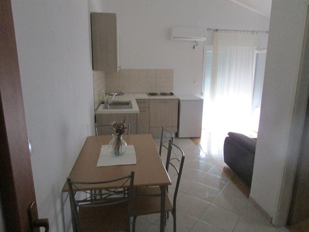 Apartmani I Sobe Grga Starigrad Paklenica Oda fotoğraf