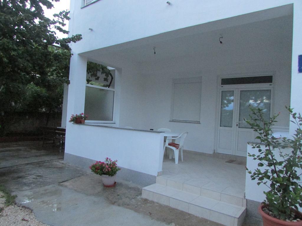 Apartmani I Sobe Grga Starigrad Paklenica Oda fotoğraf